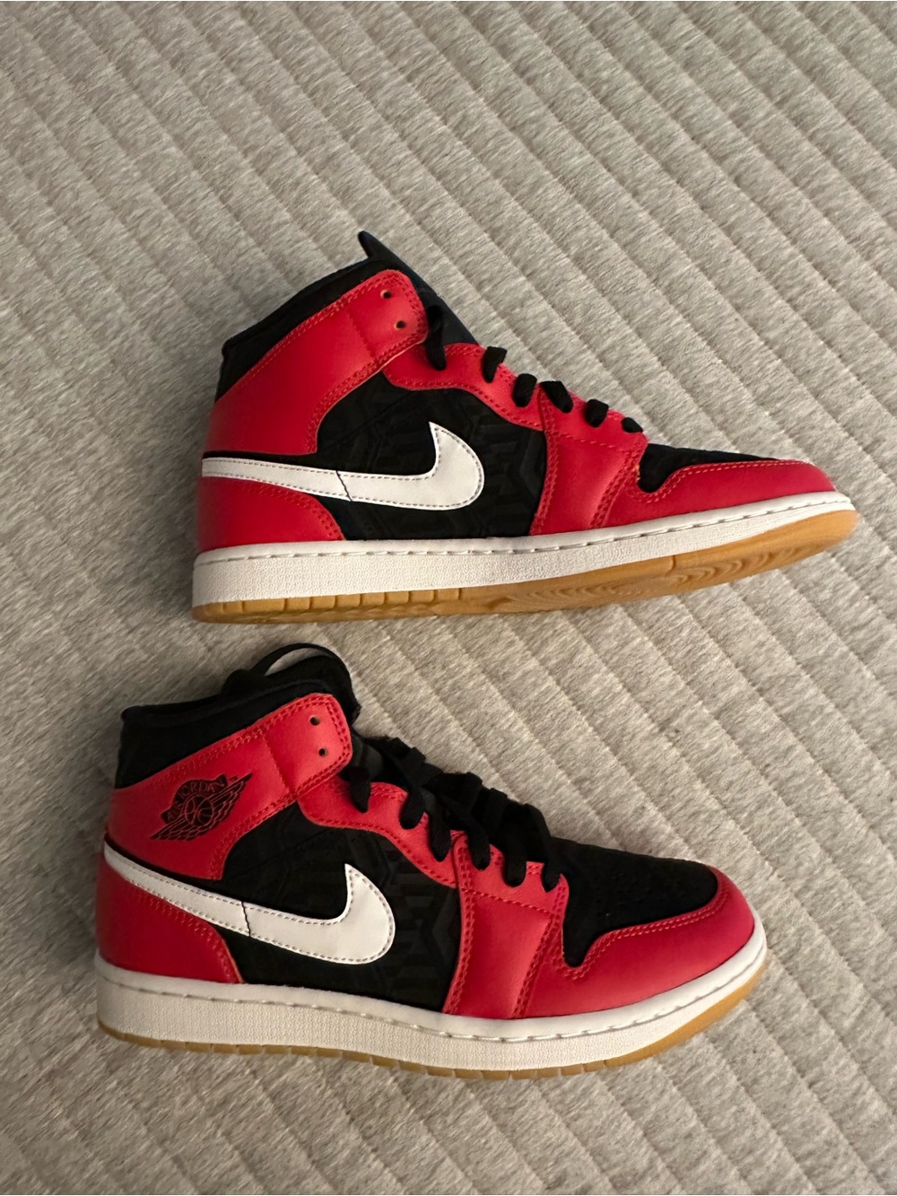 Nike Men' Red & Black Mid-Top Shoes Jordan 1